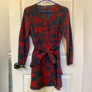 UGuest Long Sleeve V-Neck Cocktail Dress Size Small